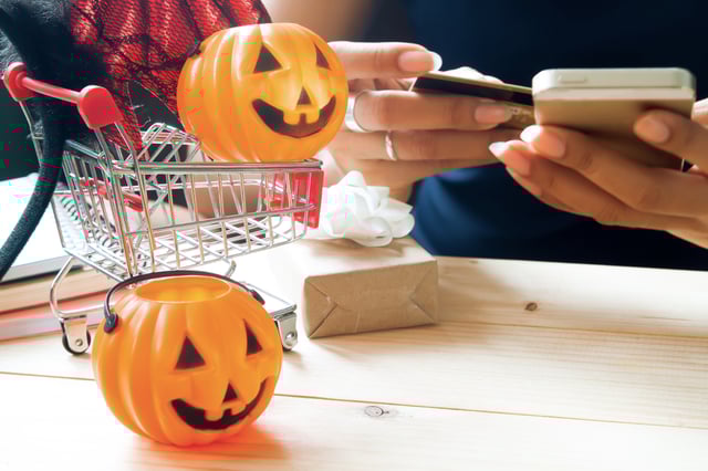 ElmaEurope's tweet image. Halloween &amp;amp; Christmas Deals: Timing is Key!
Retailers are using these tactics to win consumers over
- Early Bird Discounts and Personalized Deals
Want to maximize sales this season! ELMA can help with promotions #Retail #HolidayShopping#ELMA #Marketing 
ow.ly/o8cA50THw38