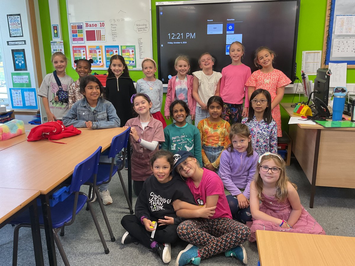 STAHSPrep's tweet photo. Last week we held our Kindness Week at Prep. The girls shared positive supportive messages on paper chains used to decorate the dining room, and enjoyed a special themed lunch and wore their own clothes on Friday to support @NSPCC October Kindness Challenge. https://t.co/2c4u7gZbOL
