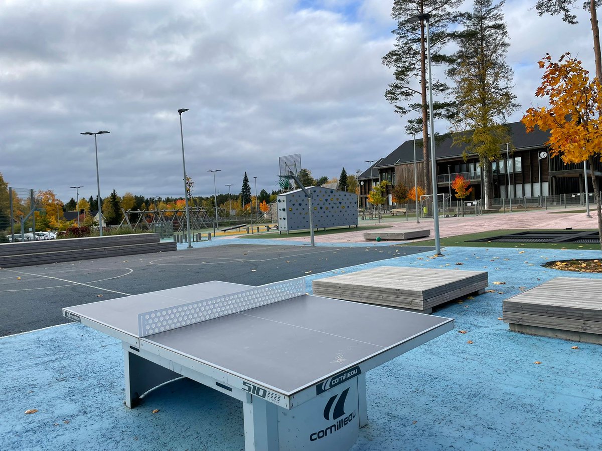 Joukko energisiä eteläkarjalaisia seuratoimijoita ideoi eilen, miten Erasmus+ -ohjelman mahdollisuuksista voisi ammentaa seuratyön kehittämiseksi!

Esiin nousi mm. yhteinen tekeminen ja elinvoiman kasvattaminen aluejärjestön tuella sekä nuorten sitouttaminen ja lajien yhteistyö.