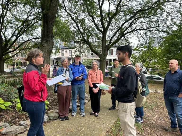 ClimatePulse29's tweet photo. Volunteers in Philly are turning climate-conscious citizens into "super-voters." The Environmental Voter Project targets people who care about climate but rarely vote, urging them to commit and build political pressure for climate action. #ClimateVote #GetOutTheVote https://t.co/uy4RN3WFca