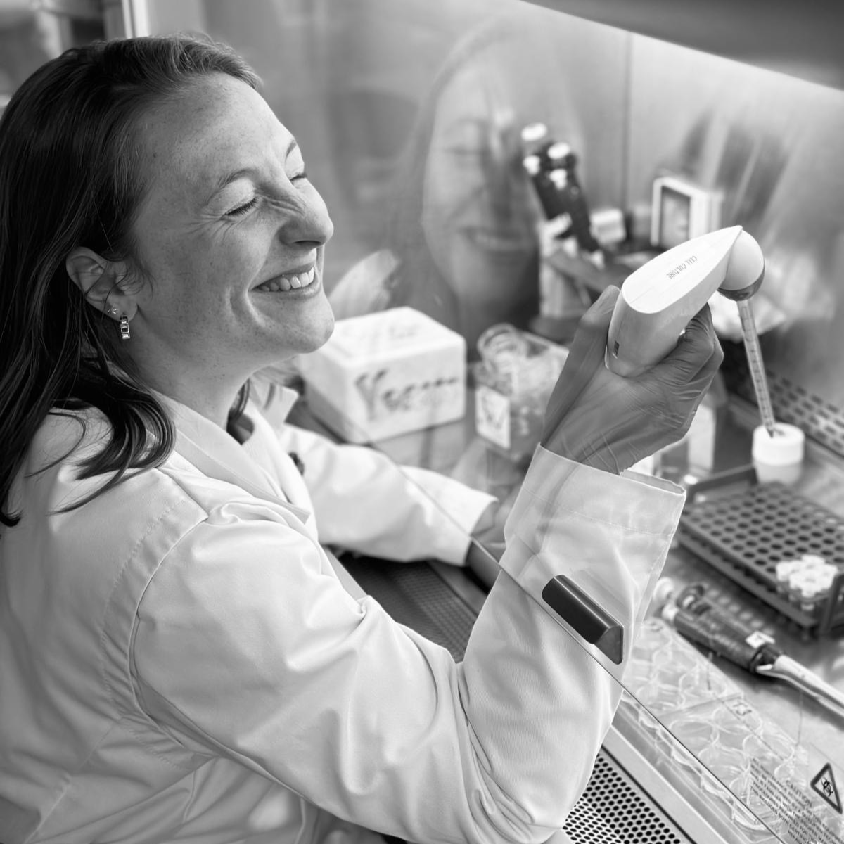CBD_VIB's tweet image. 👋 Meet Silke Vanderhaeghe (@LuVaDeBo Lab), Editor at #TheOptimist: a magazine by and for PhD students to help them survive and thrive in what's referred to in academia lingo as 'The Valley of Shit' 💩🗻 Read the Blog 👉 blog.vib.be/thriving-throu…
