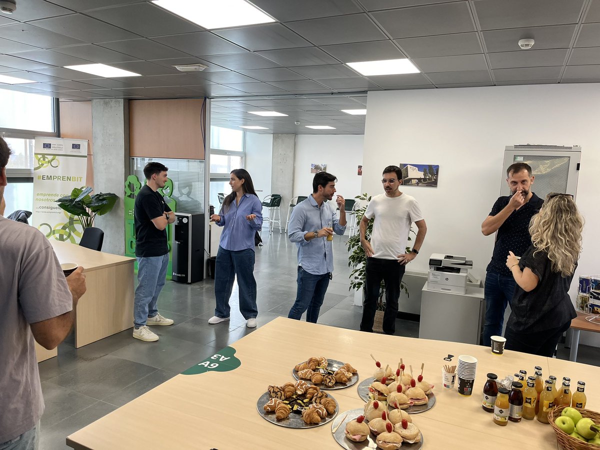 emprenbit's tweet photo. Avui hem celebrat el #CafèEmprenbit ☕ donant la benvinguda als nous projectes, celebrant l’arrencada d’APTEenisa Launch i comunicant la nova edició de les xerrades tecnològiques #TramuntanaTechTalks 🚀
#Emprenbit #Startups @parcbit @FundacioBit https://t.co/HOQBGDnRz6