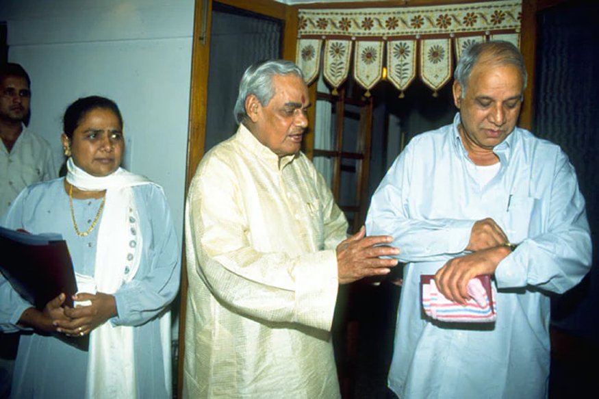 बहुजन समाज के सबसे कामयाब नेता जिन्होंने होऊ शकत है की उम्मीद पर बहुजन समाज को ३ तीन बार #हुक्मरान बनाके दिखाया, #बामसेफ, #DS4, #बुद्धिस्ट_रिसर्च_सेंटर एवम् #बहुजन_समाज_पार्टी (#BSP) के #संस्थापक #बहुजन_नायक मान्यवर #कांशीरामजी को उनके #महापरिनिर्वाण दिवस पर  शत शत नमन 💐🐘💐🐘