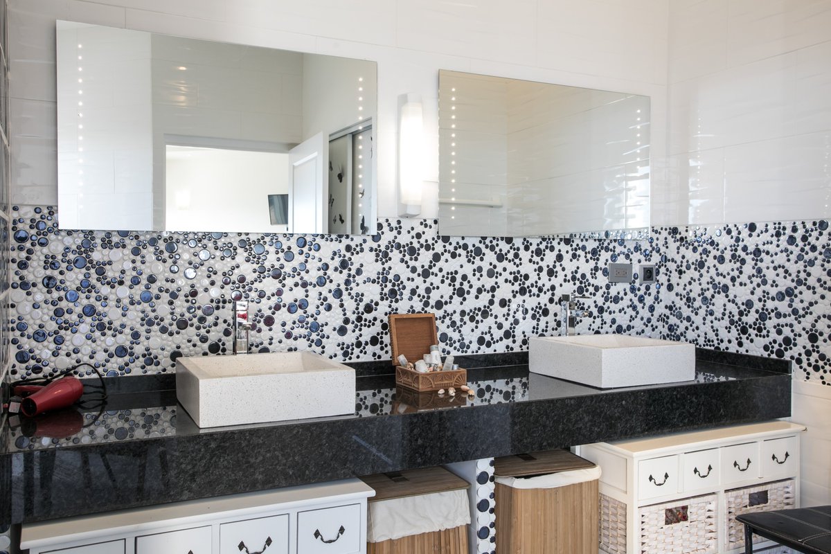 VillaBelAmour's tweet photo. Indulge in luxury at a #BeachfrontVacationVilla in #SintMaarten! Visit https://t.co/BDgz53drfN for stunning #OceanView, #TopNotchAmenities, & unforgettable experiences. #BookYourStay today!
#StMaartenBestVilla #LuxuryGetaway #TropicalParadise #CaribbeanEscape #VacationRental https://t.co/CJ71vlc9wK