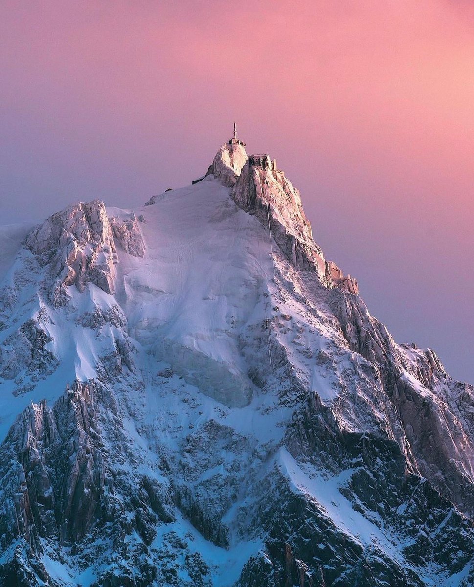 earthcurated's tweet photo. Chamonix-Mont-Blanc ✨ https://t.co/5bdXHpnrGb