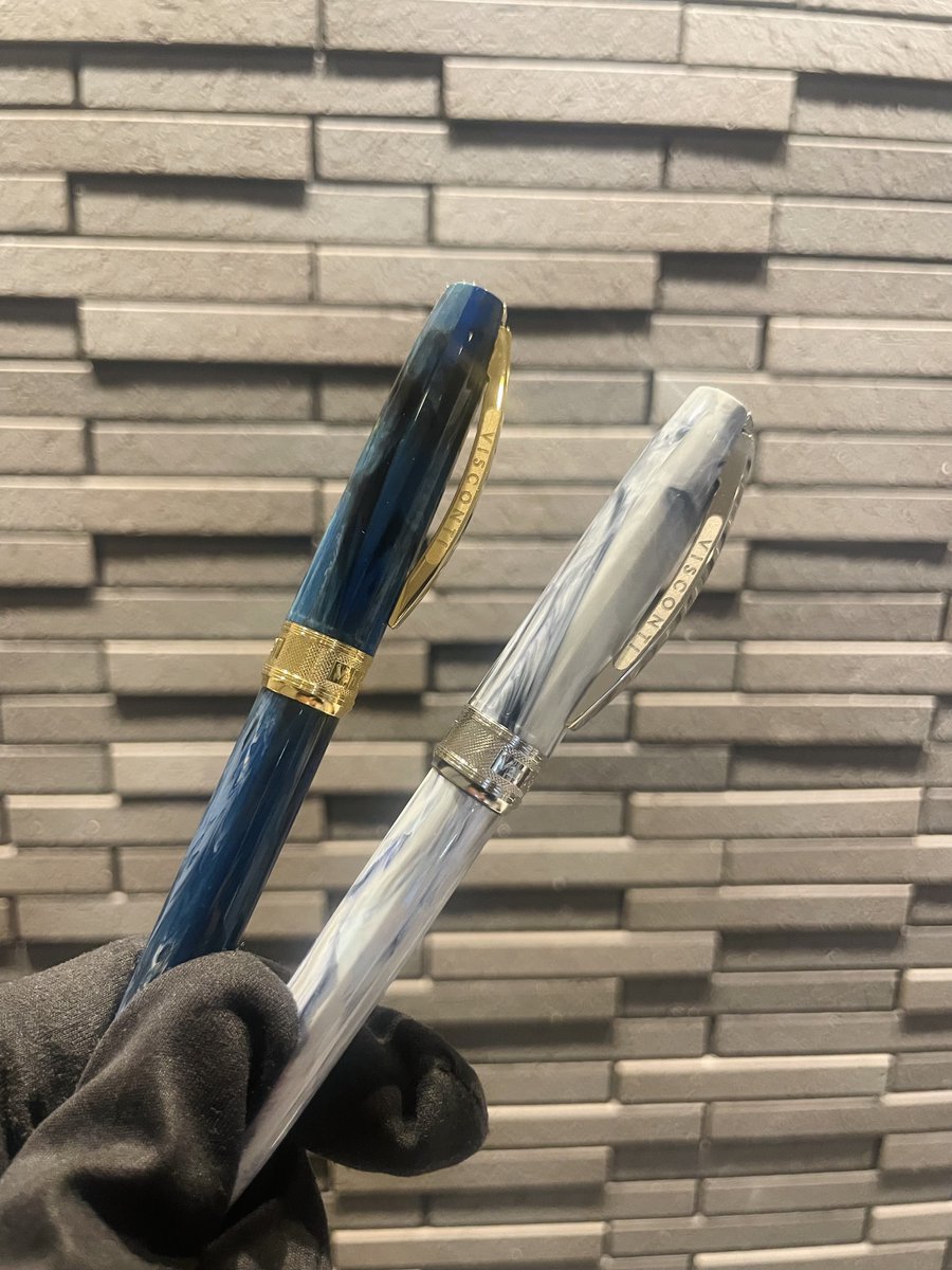 timepedia_info's tweet image. 長らく欠品しておりましたVISCONTI ゴッホシリーズ
•農婦のいる古い葡萄畑
•カラスのいる麦畑
税込41,800円
が入荷しました🖋️✨✨
この2本の色味とても素敵です😍
#文房具 #ボールペン #筆記用具 #プレゼント