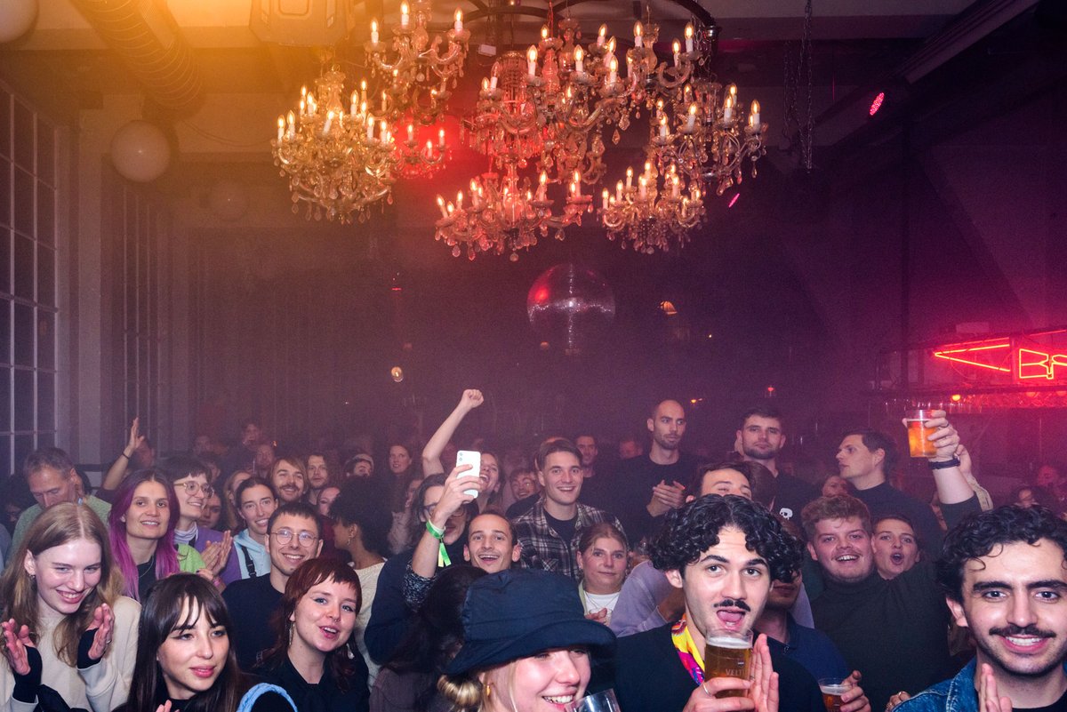 🗓️🏆💫 Mark your calendars! Op woensdag 23 oktober is de bekendmaking van de winnaar van de befaamde Kick That Ass Award 2024, tijdens een gratis feest in het Ketelhuis. Met kick-ass muziek, gratis bier en (vega)burgers, don’t miss out! Lees meer info via bit.ly/3Y2ar9p