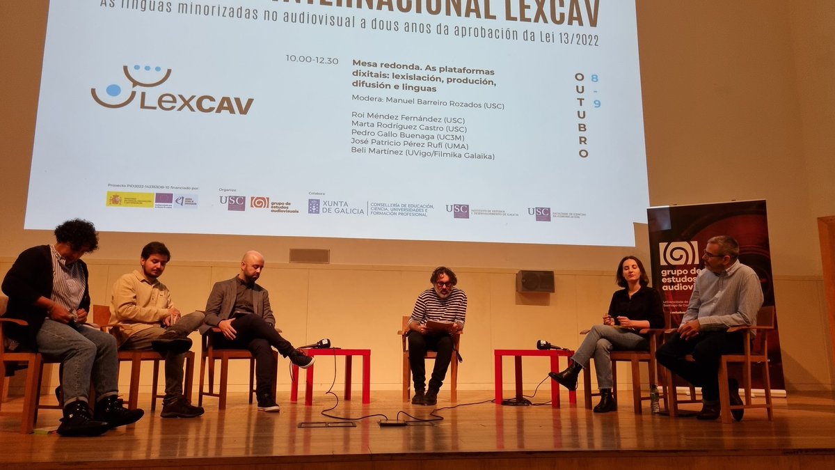 𝖔 𝕵𝖔𝖘𝖎𝖓𝖍𝖔 (@quintelano) on Twitter photo Começa o 2⁰ dia do Simpósio Internacional LEXCAV do <a href="/GEA_USC/">estudos_audiovisuais</a> com a mesa redonda sobre as plataformas digitais: legislaçom, produçom, difusom e línguas. Começa o 2⁰ dia do Simpósio Internacional LEXCAV do <a href="/GEA_USC/">estudos_audiovisuais</a> com a mesa redonda sobre as plataformas digitais: legislaçom, produçom, difusom e línguas.