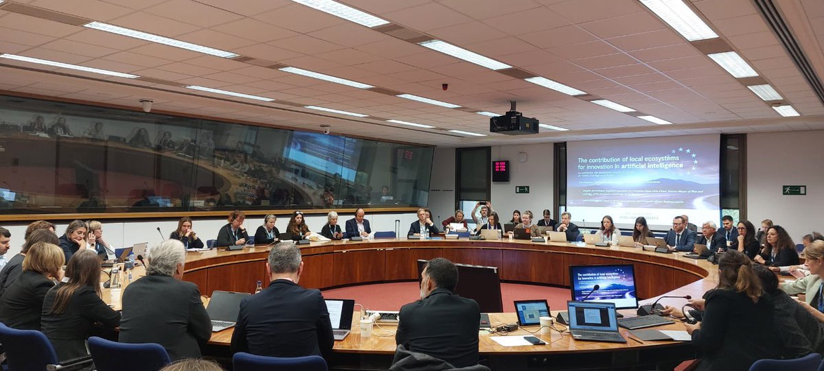 MagaliAltounian's tweet photo. A #Bruxelles, pour défendre dans le cadre de la Semaine 🇪🇺 des villes et des régions, notre vision, avec @RenaudMuselier, du rôle des écosystèmes territoriaux dans le développement de l’Intelligence Artificielle. 

Par son territoire riche alliant chercheurs, entreprises, formations et infrastructures, @MaRegionSud est une terre d’#IA de dimension européenne 🚀🇪🇺. 

#EURegionsWeek 
#SOTEULocal