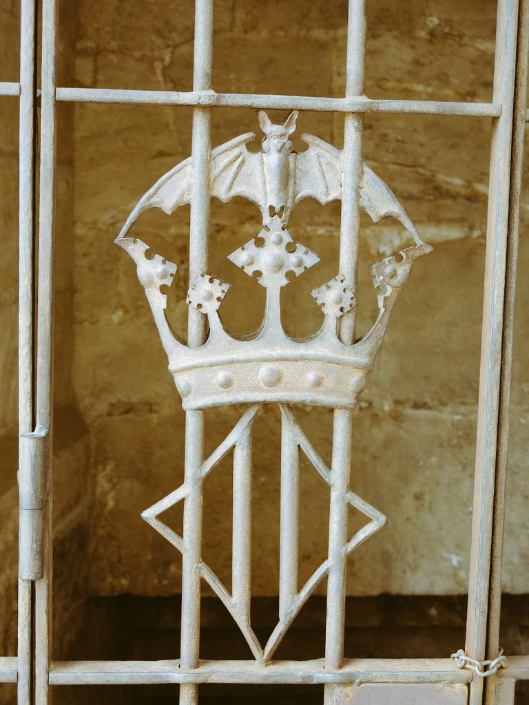VellutersInfo's tweet photo. ☀️ #BonDia, #Velluters!
📷 Hui comencem el dia commemorant l'entrada triomfal del rei en Jaume I a València amb un detall dels ferros del portal de Quart. Valencians, bon Nou d'Octubre!
🔴 Crèdits: Enric (via @Wikimedia)
#NoudOctubre #CiutatVella #València https://t.co/dbv8U1NxIx