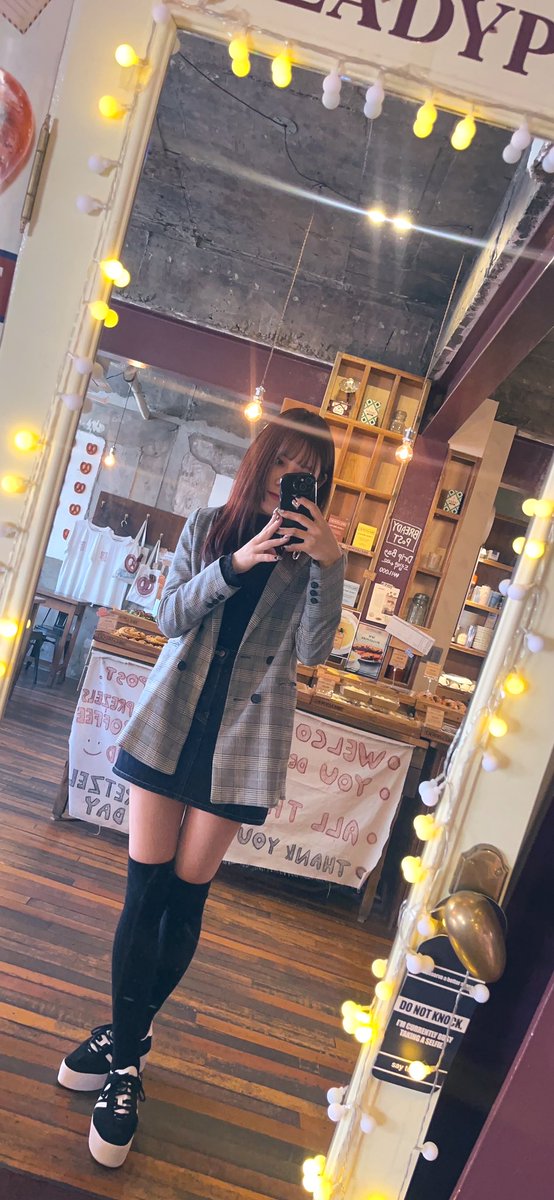 Alice_KK_Alice's tweet photo. #きらきら女子を目指して
龍山にあるプレッツェル屋に行きました🥨🥨🥨
めちゃうまで危うくプレッツェルのキーホルダー買いそうになりました🥨(エコバックは買いました🥨🥨)鏡あったらみんな写真撮ってるので撮ったけどなんか違う気がする。
#breadypost https://t.co/21lTPZDgOR