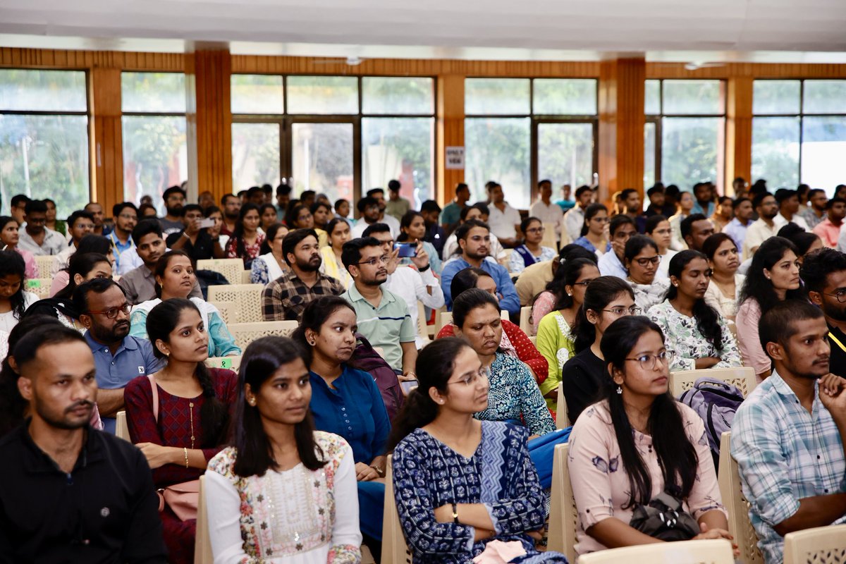 KirenRijiju's tweet photo. Had an inspiring interaction with the talented students of the Babasaheb Institute of Research and Trained (BARTI) MPSC Student Programme in Pune. Their enthusiasm &amp;  commitment to their goals is truly commendable. https://t.co/bCBGWz3Ekq