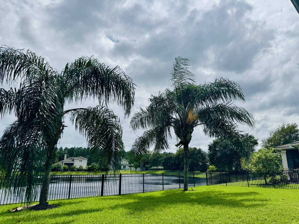 letmadd's tweet photo. The calm before the storm, pray for Floridians🙏🏼🙏🏼🙏🏼 https://t.co/KWiQu0vrOc