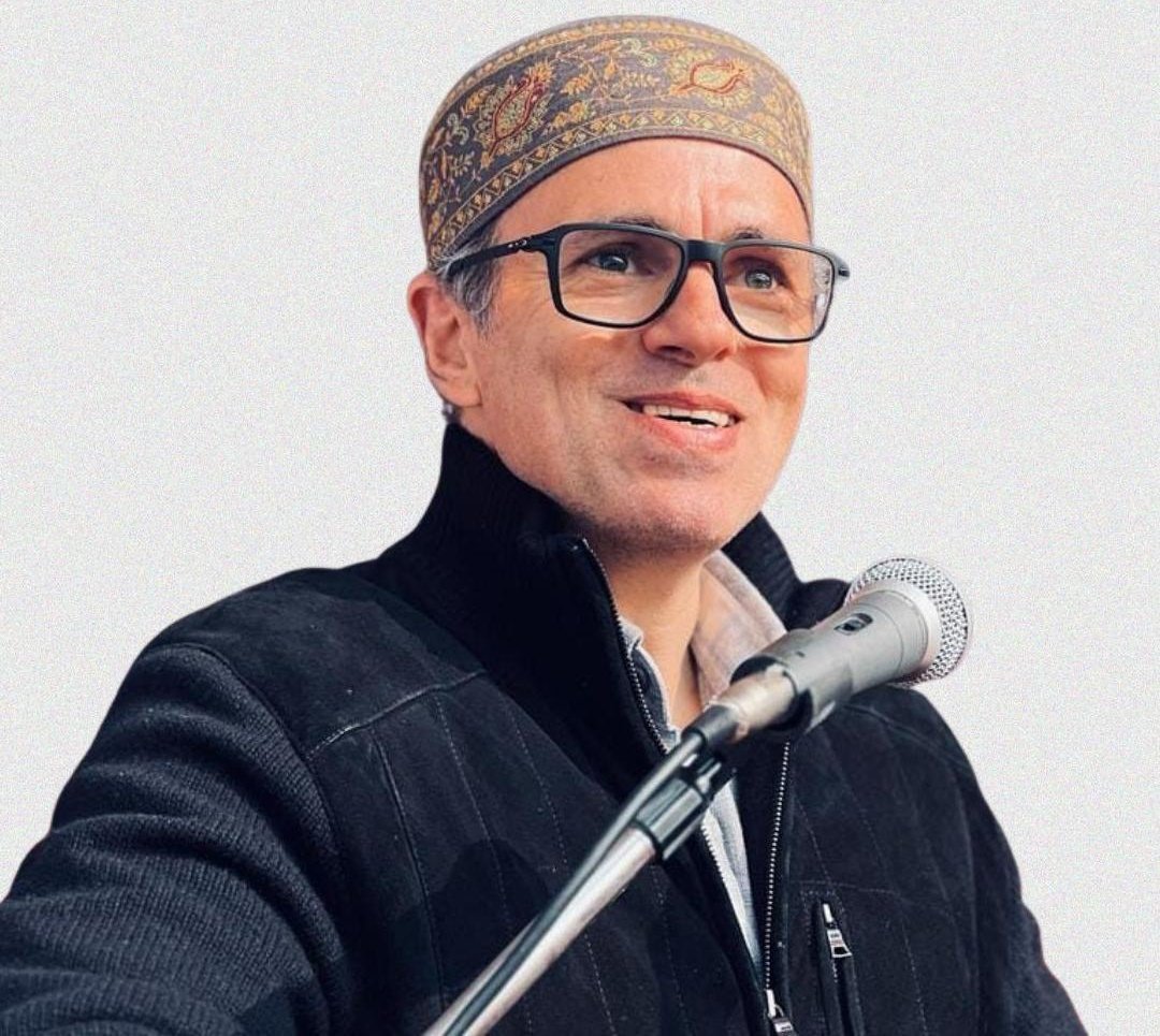 BIG BREAKING NEWS 🚨 Omar Abdullah praises PM Modi.

MASSIVE khela in Jammu &amp; Kashmir 🔥🔥

He said "PM Narendra Modi is an Honorable man. We are not foolish to think we will get Article 370 back"

"We already have hostile neighbours on both sides. We want strong relations with