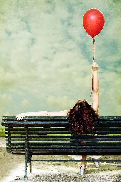 #QuelCheSeNeVa è giusto lasciarlo andare. 
Trattenere qualcosa o qualcuno è rimandare l'inevitabile.
Non è facile ma è la strada giusta da intraprendere. 
#UnTemaAlGiorno