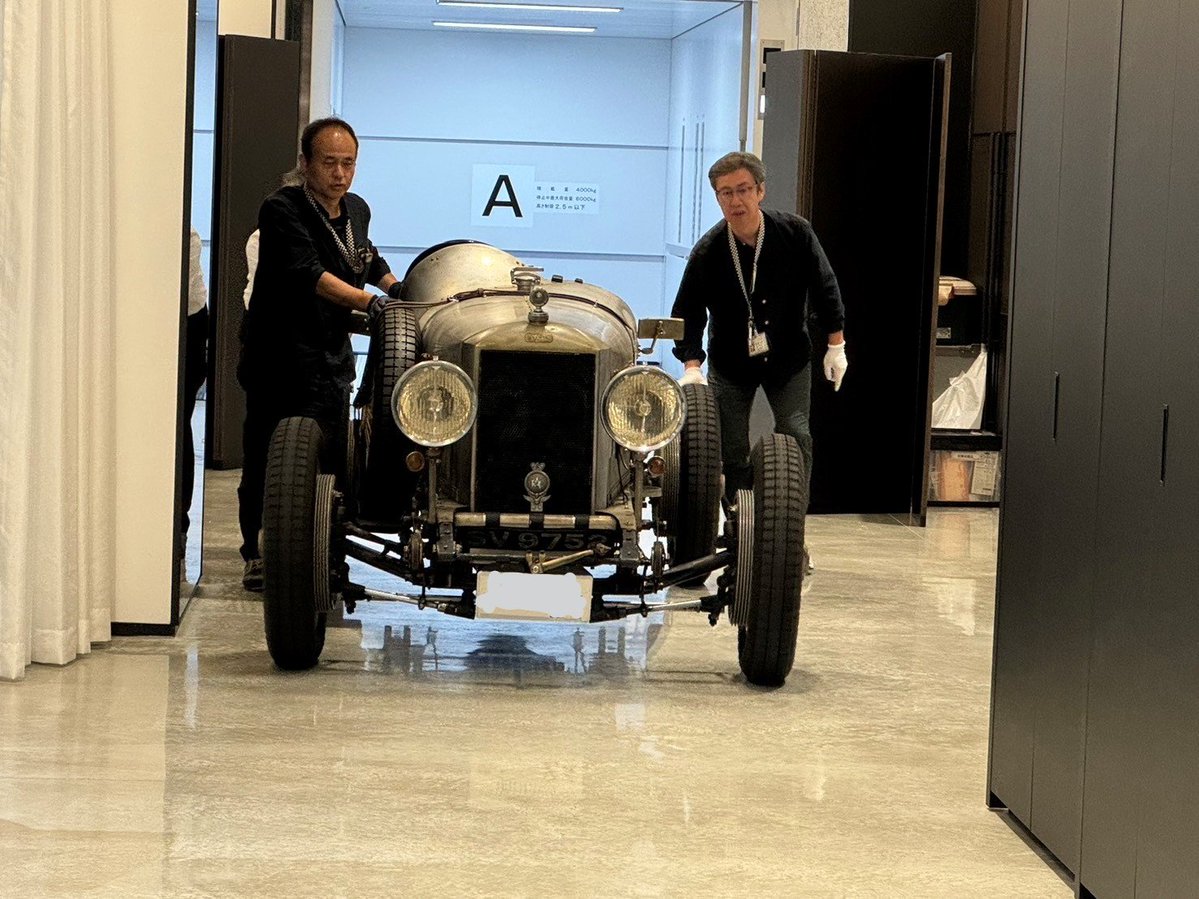FMM_PR's tweet photo. ／
多摩川スピードウェイを走った
インヴィクタの展示を開始しました！
＼

1936年、日本初の常設サーキット「多摩川スピードウェイ」が誕生。
レース参戦のため、日本で大幅に改造され、初陣で見事総合優勝した実車の現在の勇姿をぜひご覧下さい！

#富士モータースポーツミュージアム https://t.co/ybzVdx58D5