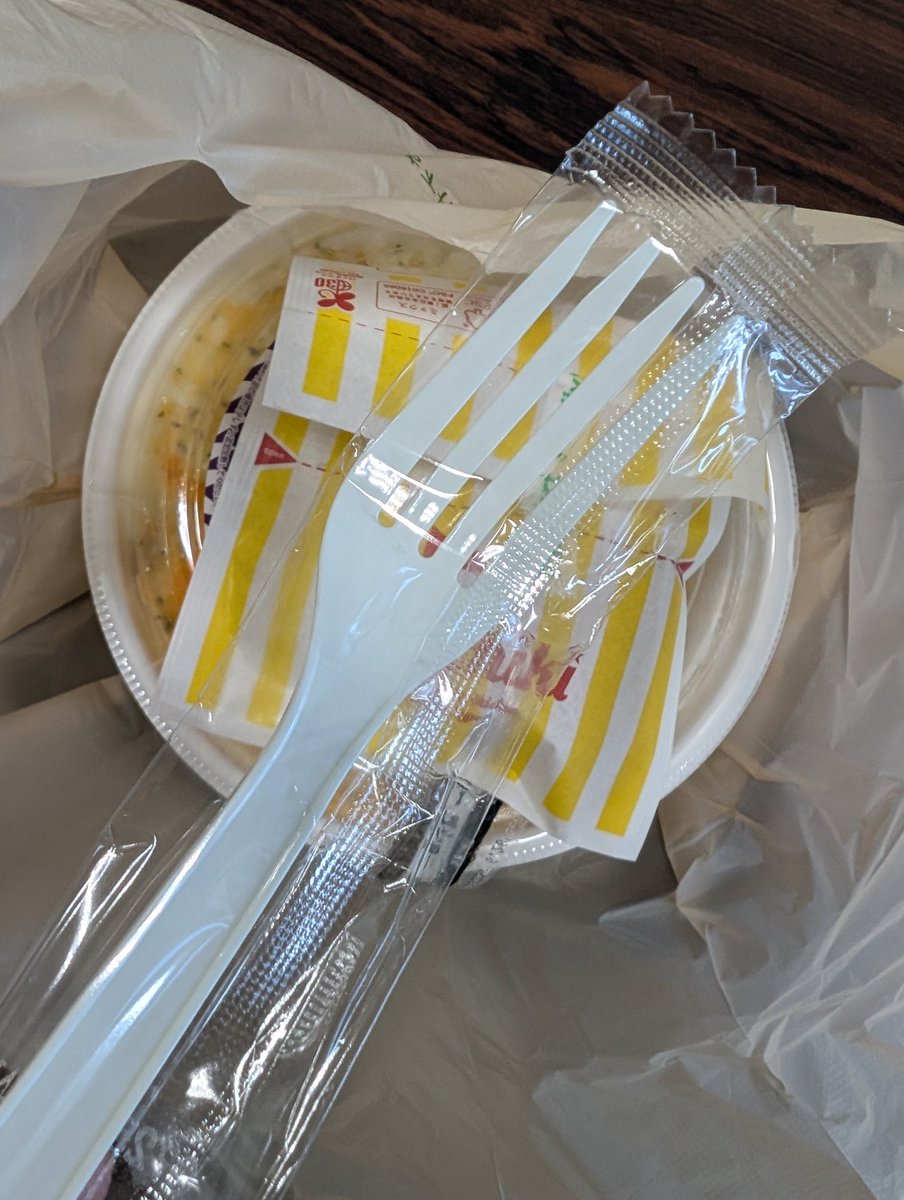 shimanosuke0102's tweet photo. カルボナーラ買ったと思ったら〜
カルボライスでしたな件

ほんで店員さんもフォークしかつけてないから多分同じ勘違いしてて笑う

ちっくし（ry https://t.co/pVv9TwAPqT