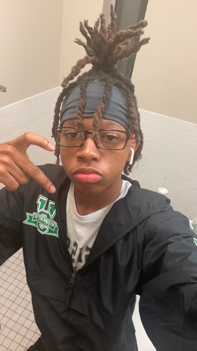 706KjKy's tweet photo. Half hearts forever 😵‍💫🫶🏾💜 https://t.co/97Xs3YhV6A