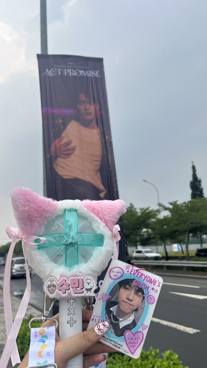 page_binong's tweet photo. one week ago✨

#ACT_PROMISE_in_Jakarta
#TXT_IN_JAKARTA #SOOBIN #수빈 #YEONJUN #BEOMGYU #TAEHYUN #HYUNINGKAI #スビン
#투바투 #TXT #투모로우바이투게더 https://t.co/dErsRaYdrQ