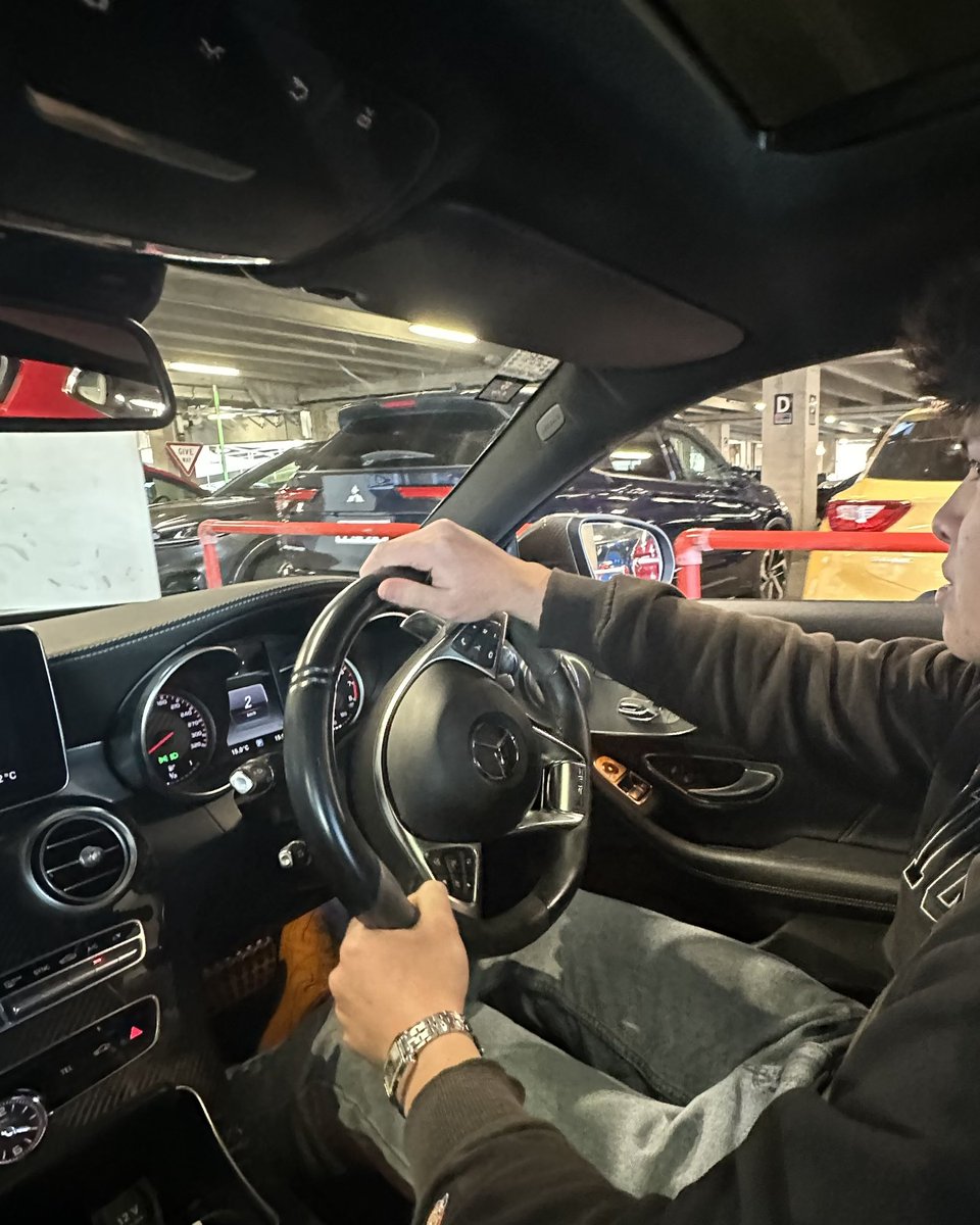 _Sam_Ecom's tweet image. Wtf are you doing a 17 year old just made $18k

You’re still working a 9-5, while a 17 year old has made your yearly salary…

If you’re interested into making money like this kid comment “easy” and I’ll send you all the resources that made him this within his first month!