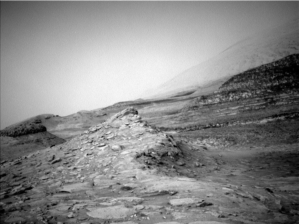 MarsMissionImgs's tweet photo. #CuriosityRover image taken on #Sol3648 at 5:18:26.805 PM with #Navcam #Mars #NASA #Space https://t.co/sZ3vMJpi9U