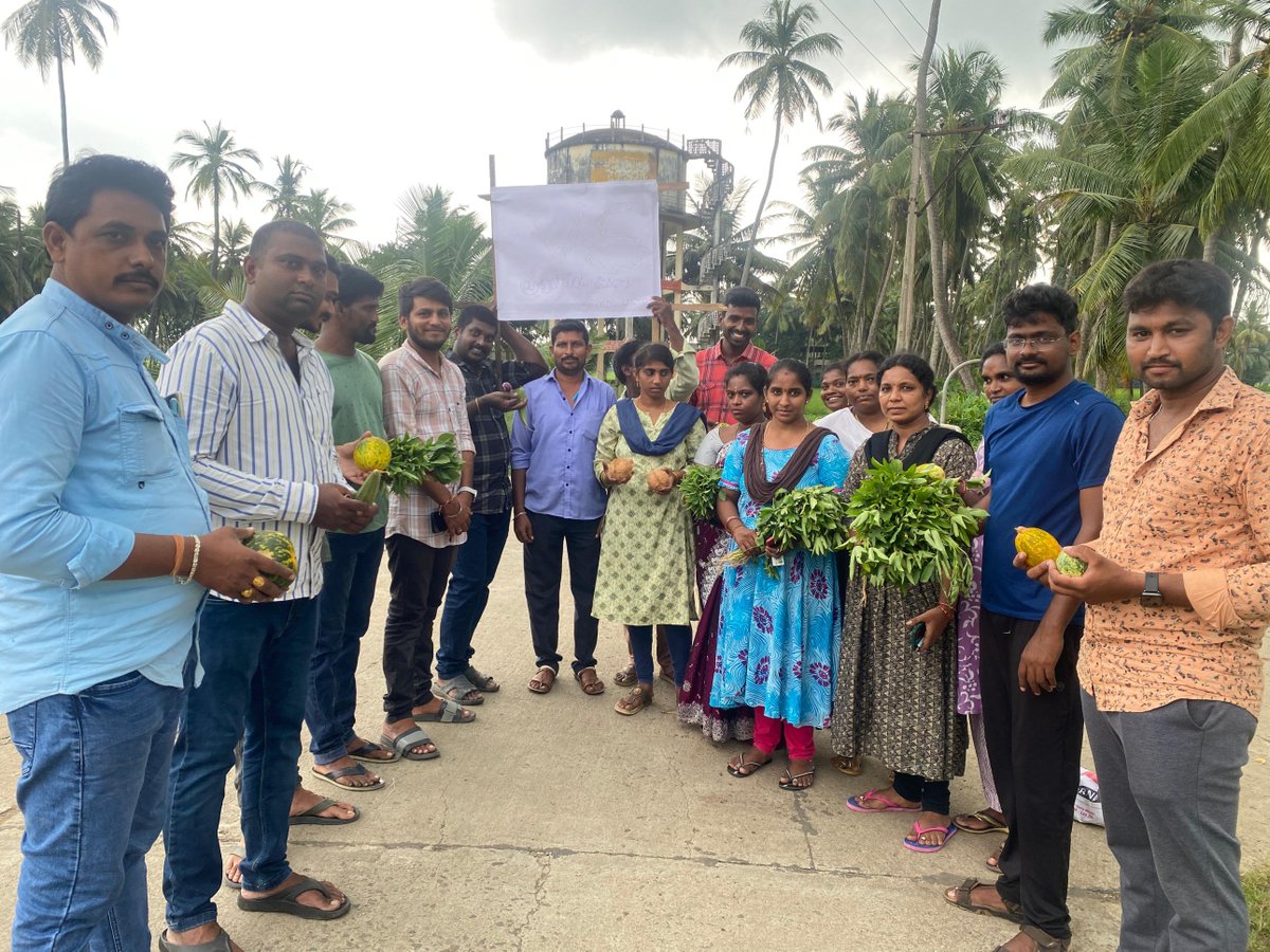 IGGAARL (@iggaarl) on Twitter photo <a href="/iggaarl/">IGGAARL</a> సెమిస్టర్ తరగతుల్లో భాగంగా ప.గో.జిల్లా, అరట్లకట్ట గ్రామ విద్యార్ధులకు నేల-మొక్క-వాతావరణానికి మధ్య గల సంబంధం, జీవ వైవిధ్యం, బహు వార్షిక పంటలపై శిక్షణనిచ్చిన సిబ్బంది. అనంతరం గ్రామస్తులకు <a href="/APZBNF/">Andhra Pradesh Community-managed Natural Farming</a> పై అవగాహన కల్పించేందుకు ర్యాలీ నిర్వహించారు. <a href="/samuelanand09/">Samuel Anand Kumar</a>, <a href="/vijaythallam/">Vijay</a> <a href="/iggaarl/">IGGAARL</a> సెమిస్టర్ తరగతుల్లో భాగంగా ప.గో.జిల్లా, అరట్లకట్ట గ్రామ విద్యార్ధులకు నేల-మొక్క-వాతావరణానికి మధ్య గల సంబంధం, జీవ వైవిధ్యం, బహు వార్షిక పంటలపై శిక్షణనిచ్చిన సిబ్బంది. అనంతరం గ్రామస్తులకు <a href="/APZBNF/">Andhra Pradesh Community-managed Natural Farming</a> పై అవగాహన కల్పించేందుకు ర్యాలీ నిర్వహించారు. <a href="/samuelanand09/">Samuel Anand Kumar</a>, <a href="/vijaythallam/">Vijay</a>