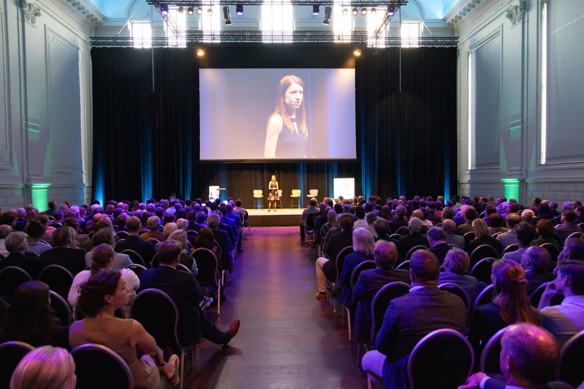 What about last night!! Visiemoment van <a href="/embuild_vl/">Embuild Vlaanderen</a>. Dankjewel aan de 500 aanwezigen om mee de schouders te zetten onder het versnellen van innovatie in de bouwsector. #Flandersbuild #dromen #denken #bouwen