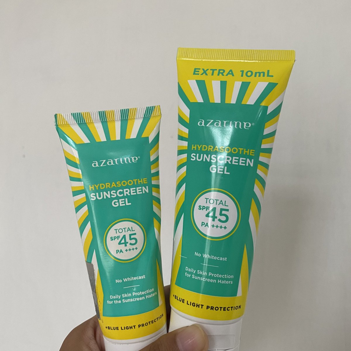 auliexy's tweet photo. udah berulang kali repurchase ss nya azarine sampe sekarang glow up jadi extra 10ml jadi isinya 110ml alias jumbo 🫶🏻 https://t.co/T48O3Ll4de