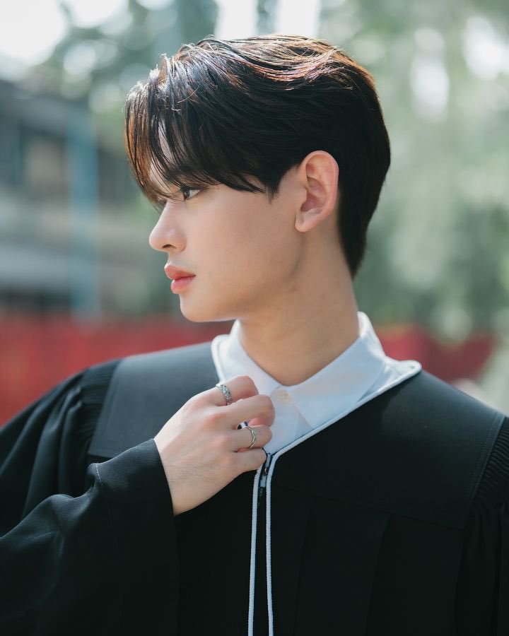 kusexyboy's tweet photo. “ตกหลุมรักพี่บัณฑิต” 💚🧑🏻🎓🎉 #Congratulations
-ธีร์
IG : @ttheechulatt
#มนุษยศาสตร์ #บัณฑิต #KU80 #KUSEXYBOY
#บัณฑิตหล่อบอกต่อด้วย #ttheechulatt
🎓 รับจริง Thu, 10 Oct https://t.co/M8H0Xxpgtt