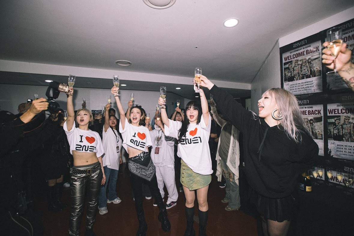 krungy21's tweet image. 서울 공연이 끝나고 난 뒤🥂🥳👏🏻👏🏻👏🏻 
함께 해주셔서 감사합니다😍🙏🏻