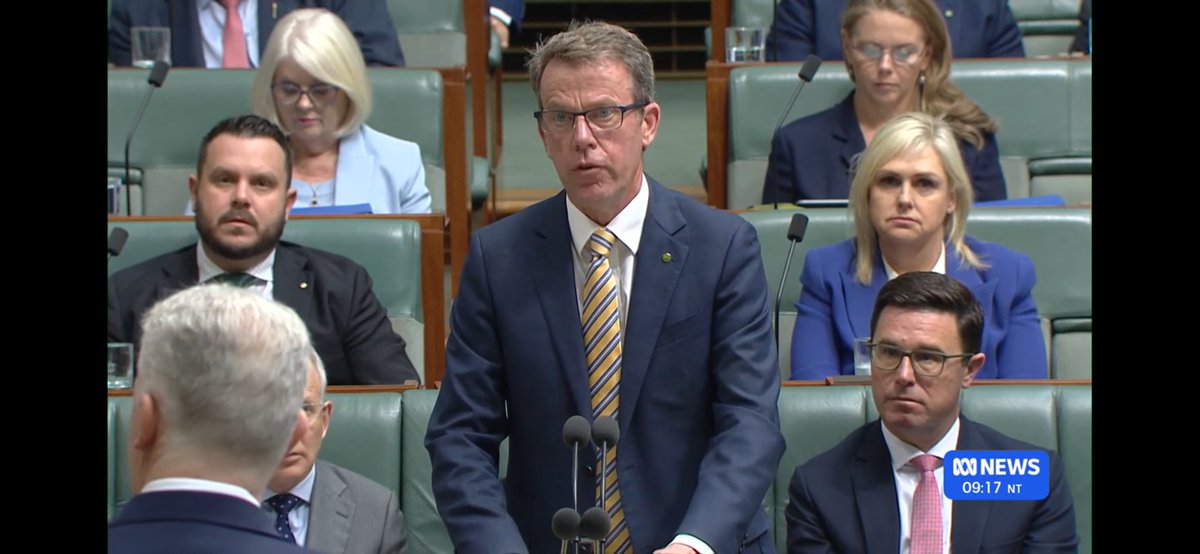SaraJade_13's tweet photo. #Tehan desperate for relevance continues to aggravate &amp; annoy #TheSpeaker &amp; waste #QT BL inverted tight mouth unhappy, angry &amp; tense to hear the same old on national security, immigration &amp; Visas. Tongue poke contempt. Tehan peers over glasses, to make #TonyBurke feel inferior. https://t.co/NhCcWqnVmg