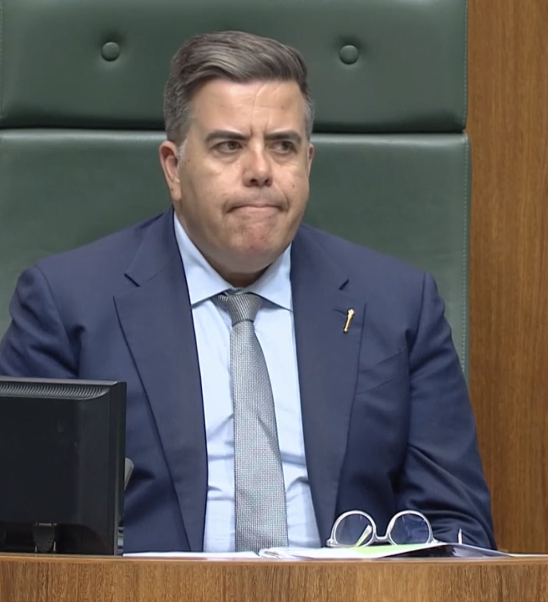 SaraJade_13's tweet photo. #Tehan desperate for relevance continues to aggravate &amp; annoy #TheSpeaker &amp; waste #QT BL inverted tight mouth unhappy, angry &amp; tense to hear the same old on national security, immigration &amp; Visas. Tongue poke contempt. Tehan peers over glasses, to make #TonyBurke feel inferior. https://t.co/NhCcWqnVmg