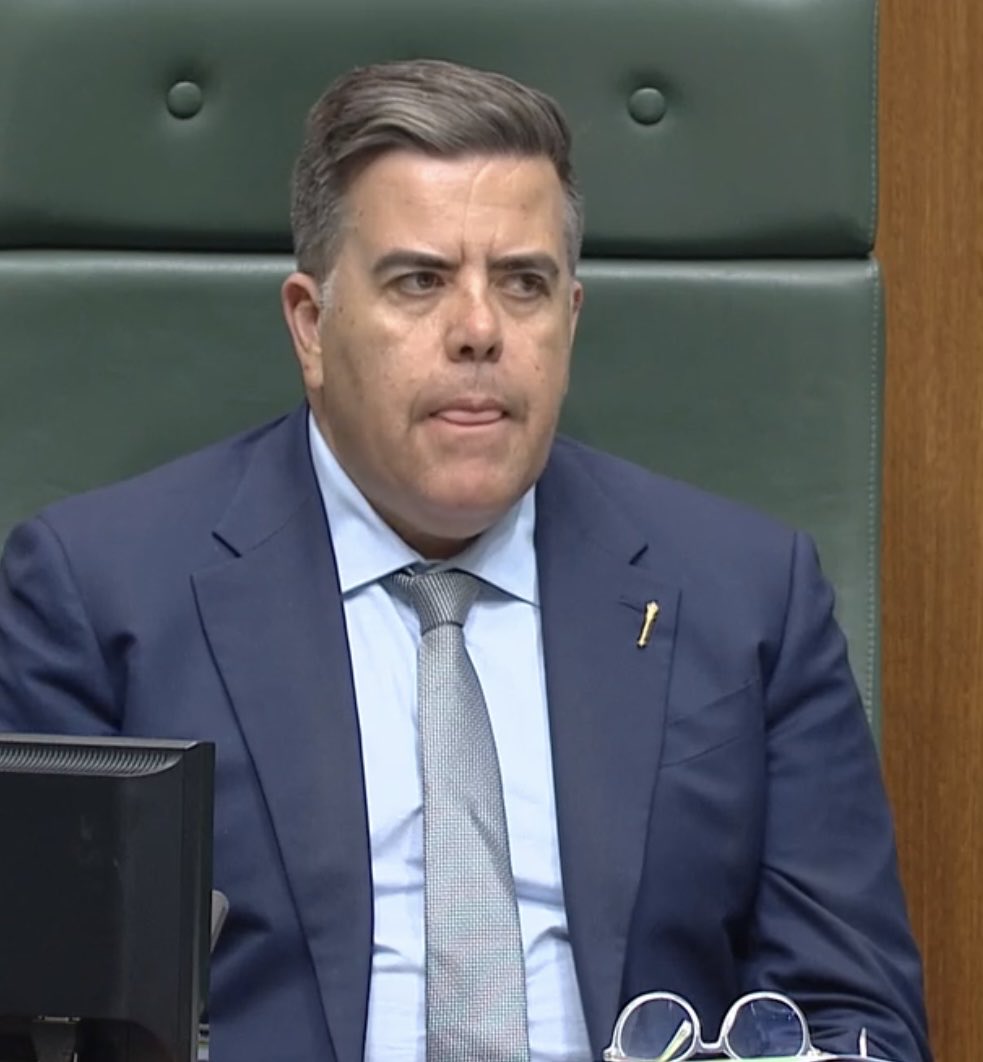 SaraJade_13's tweet photo. #Tehan desperate for relevance continues to aggravate &amp; annoy #TheSpeaker &amp; waste #QT BL inverted tight mouth unhappy, angry &amp; tense to hear the same old on national security, immigration &amp; Visas. Tongue poke contempt. Tehan peers over glasses, to make #TonyBurke feel inferior. https://t.co/NhCcWqnVmg