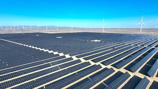 SGCCofficial's tweet photo. With the rise of clean energy, Yumen City in northwest China's Gansu Province is seizing new opportunities, seeing rapid growth in wind and solar industries. #StateGrid Gansu Electric Power is promoting the West-East electricity transmission project. #BoardingtheSOEtimemachine https://t.co/jXs5xug8sz