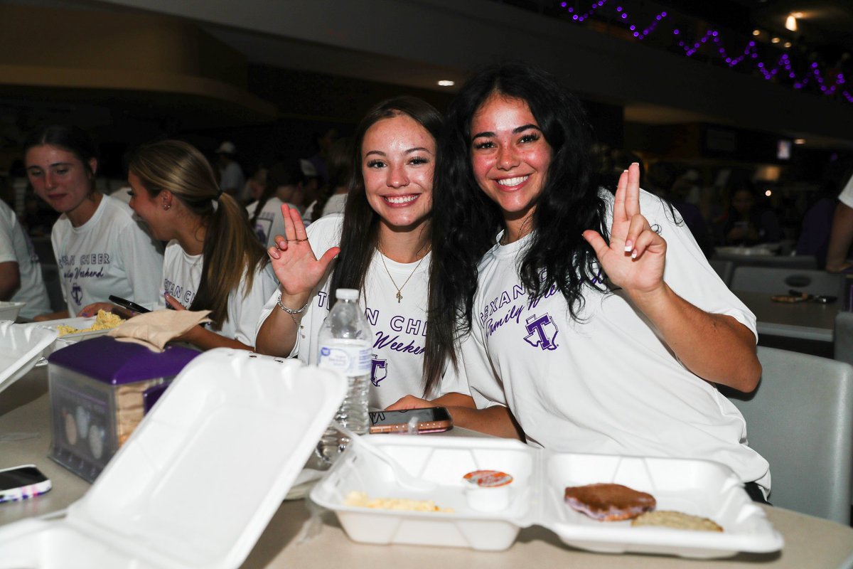 t_rhodes2001's tweet photo. 🟣🥞Everything Taste Better Purple🥞🟣
#TState // #HOCOWeek https://t.co/tXbtLdlV9W