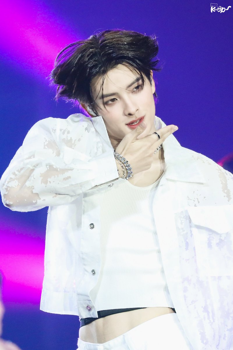 Kuromeowxo's tweet image. ท่านมีเมตตากับเรามาก 🫠

#KHUNPOL 
#BUSbecauseofyouishine
#BUS_KnockKnockKnock_Korat