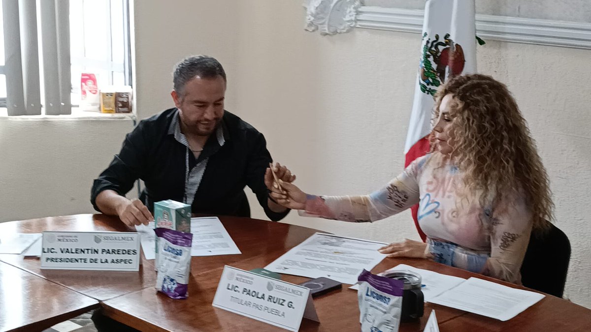 CelulaPuebla's tweet photo. 🔴 #Enterate || #Puebla
PROMUEVE LA @ASPEC_AC FORTALECIMIENTO ECONÓMICO DE REPORTEROS DE PUEBLA 

A través de la firma de este convenio con LICONSA, los agremiados tendrán precios preferenciales en la compra de productos lácticos. 

https://t.co/l42lGnAolw https://t.co/sF9zVbKkym