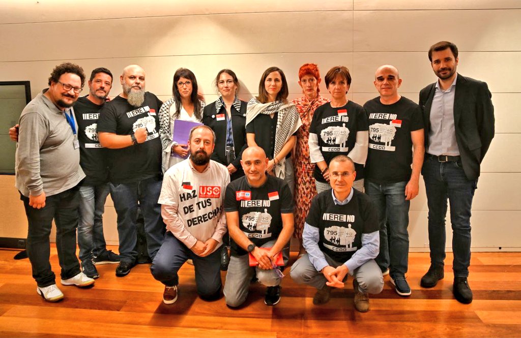CCOO_MasOrange's tweet photo. Ayer estuvimos en el Congreso con estos partidos politicos y nos dieron su apoyo contra el ERE #NoEreMasOrange
🟣@PODEMOS: @ionebelarra, @MartinaVelardeG, @J_Sanchez_Serna y @tito_morano 
🟢@PNV: @Idosagasti
🔴@PSOE: @ElisaGarrido y Alfonso Rojo
@lpech @fallacher @Maini01 @mno_jl https://t.co/NPOaYUjo8U