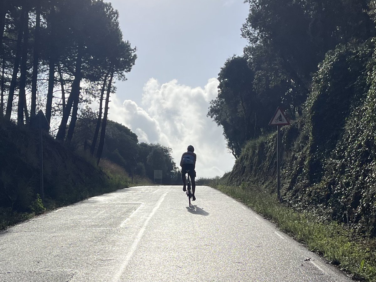 portsnbicicleta's tweet photo. 👌🏼 Un clàssic a la Serralada de Marina: 🚵🏼 Coll de Sant Bertomeu o d’Òrrius (392 m) #maresme 🏡 Des de la Roca del Vallès #vallesoriental 3,8 km al 7,3% (màx. 12%), 278 m desnivell; 🔗 https://t.co/Xq2WJinVLZ #portsenbicicleta #cicloturisme #orrius #colldesantbertomeu https://t.co/vsEIOHJPon