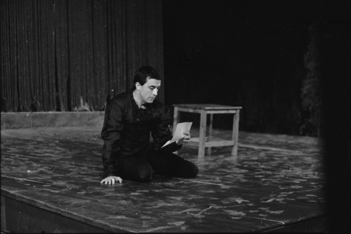 🎭Recordem el Hamlet amb Enric Majó al Teatre Grec, dins la programació del 3r <a href="/grecfestivalbcn/">Grec Festival Bcn</a> de 1979, amb motiu de l'estrena al <a href="/teatrelliure/">Teatre Lliure</a> de Gràcia de la versió lliure dirigida per la peruana Chela De Ferrari (<a href="/teatrolaplaza/">Teatro La Plaza</a>) amb intèrprets amb de Síndrome de Down.