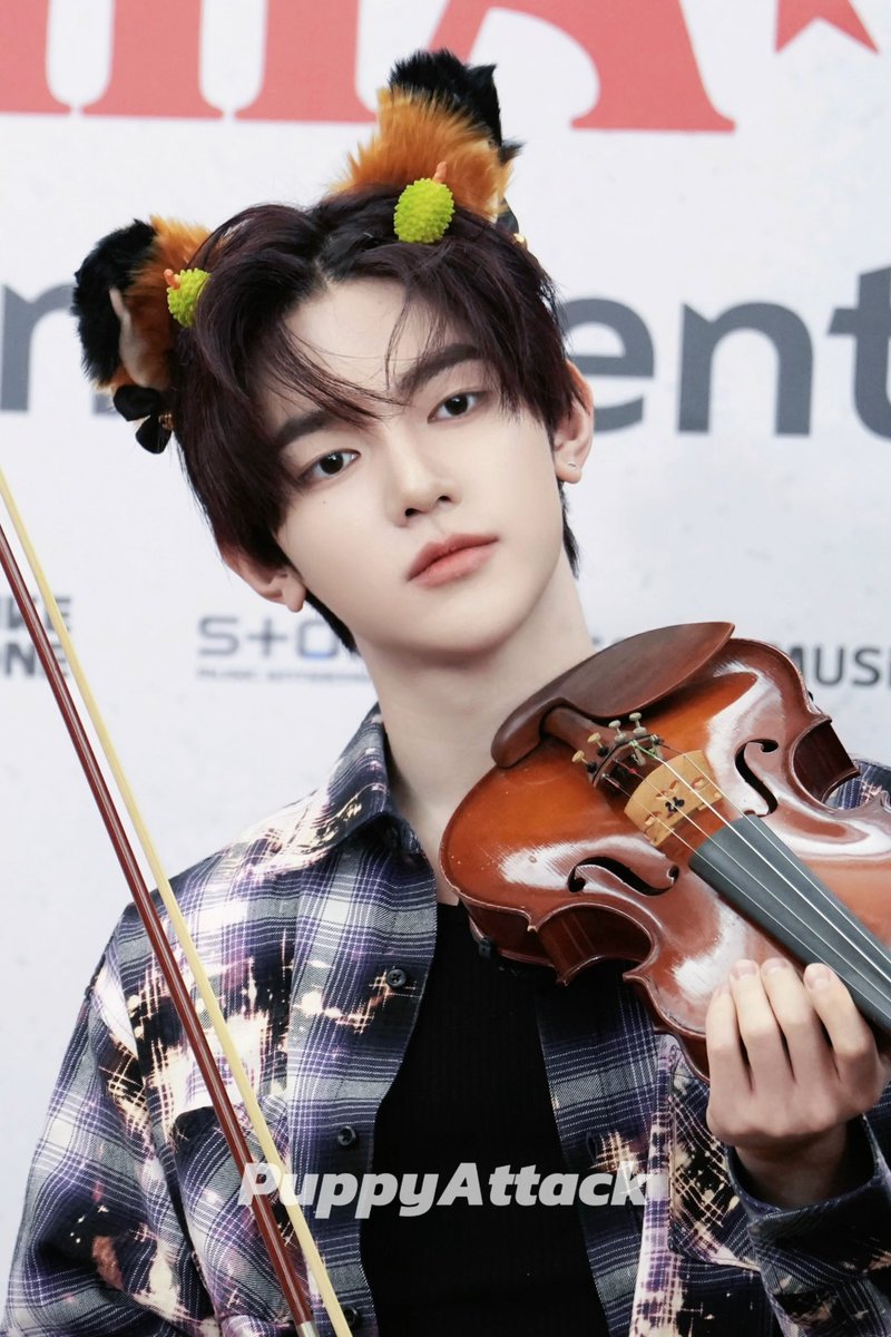 PuppyAttack_'s tweet photo. 241006 타이의 바이올린 왕자 🎻

#장하오 #章昊 #ジャンハオ #ZHANGHAO #ZEROBASEONE #제로베이스원 #ZB1 https://t.co/hXFRbMUwg2