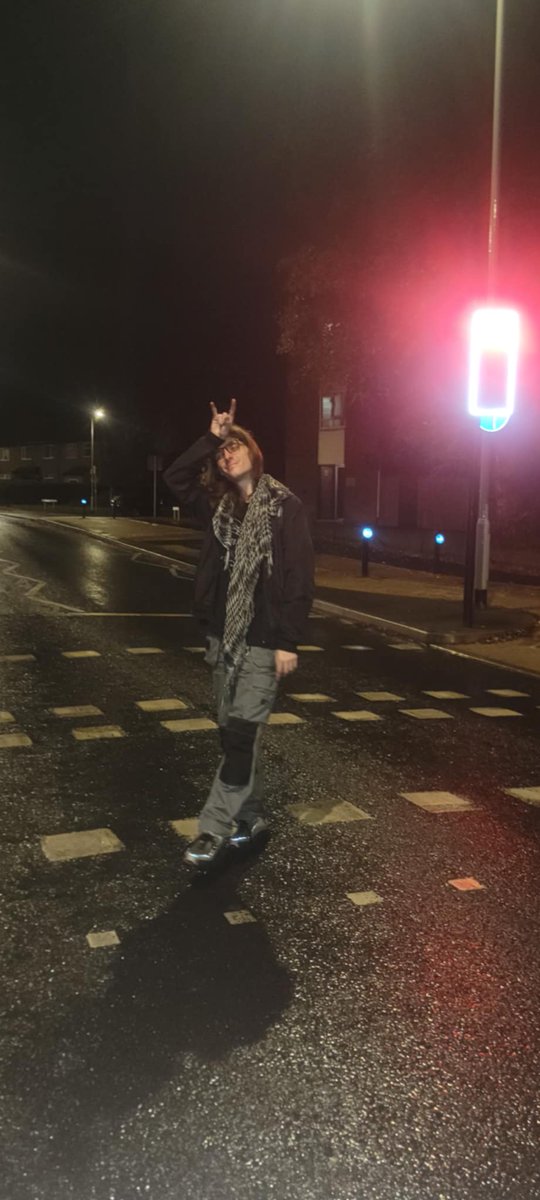 6am in the streets feel so serene 

Eating the Night - with some Red apples 2