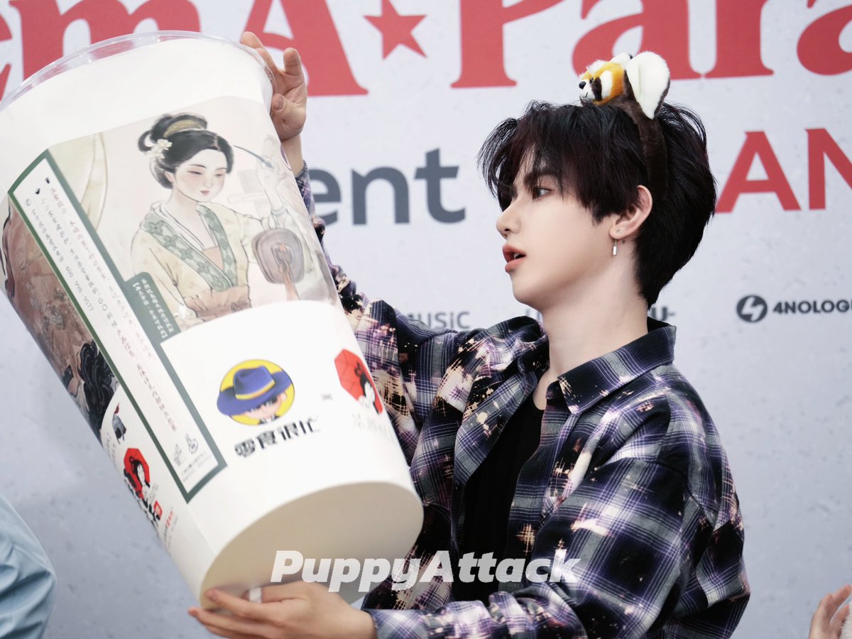 PuppyAttack_'s tweet photo. 241006 거대 밀크티잔 ㅋㅋㅋㅋ
#장하오 #章昊 #ジャンハオ #ZHANGHAO #ZEROBASEONE #제로베이스원 #ZB1 https://t.co/tXb3ym4vDo