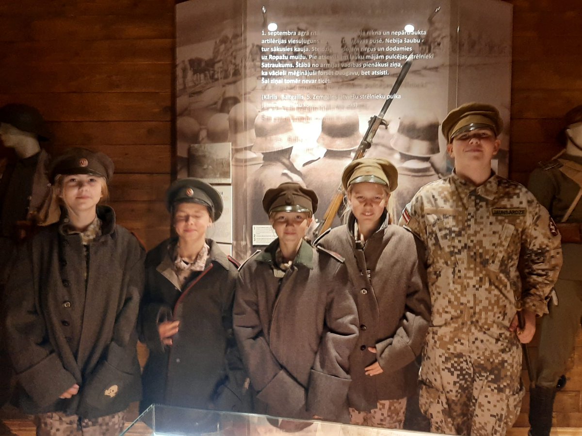 5. oktobrī Lielvārdes jaunsargi apmeklēja Tīnūžu muižas kompleksu un tur izvietoto ekspozīciju par kaujām pie Mazās Juglas un iepazinās ar agrāko kauju vietās atrastajiem priekšmetiem un darbu.

Lasi vairāk 👉cutt.ly/IePG7oy2

#Jaunsardze
