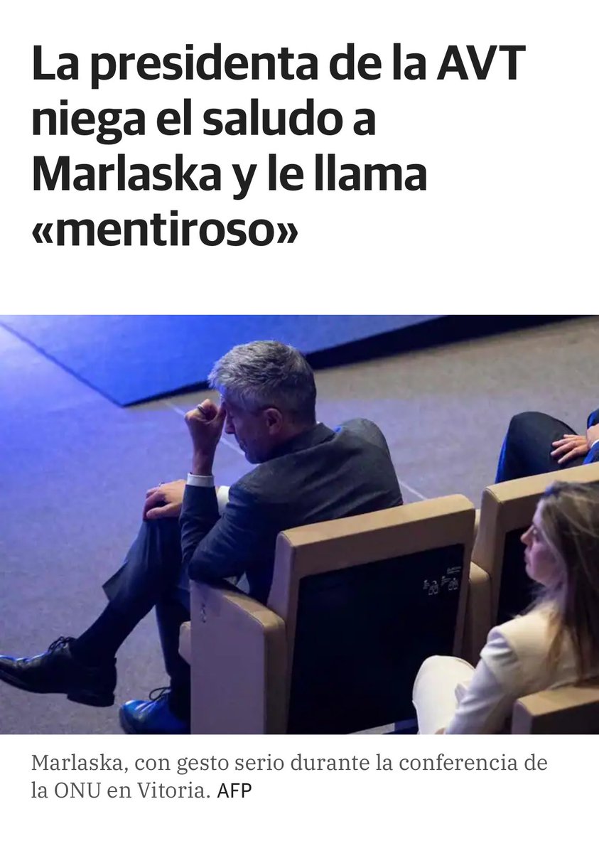 Brutal el rapapolvo que le echó ayer la Presidenta de AVT a Marlaska delante del Rey en unas jornadas de la ONU sobre terrorismo: 

—Yo a ti no te doy un beso. Eres un mentiroso. 

—Pero una cosa no quita la otra. 

—No. Eres un mentiroso. Estamos hartos de que nos mientan. Mucho