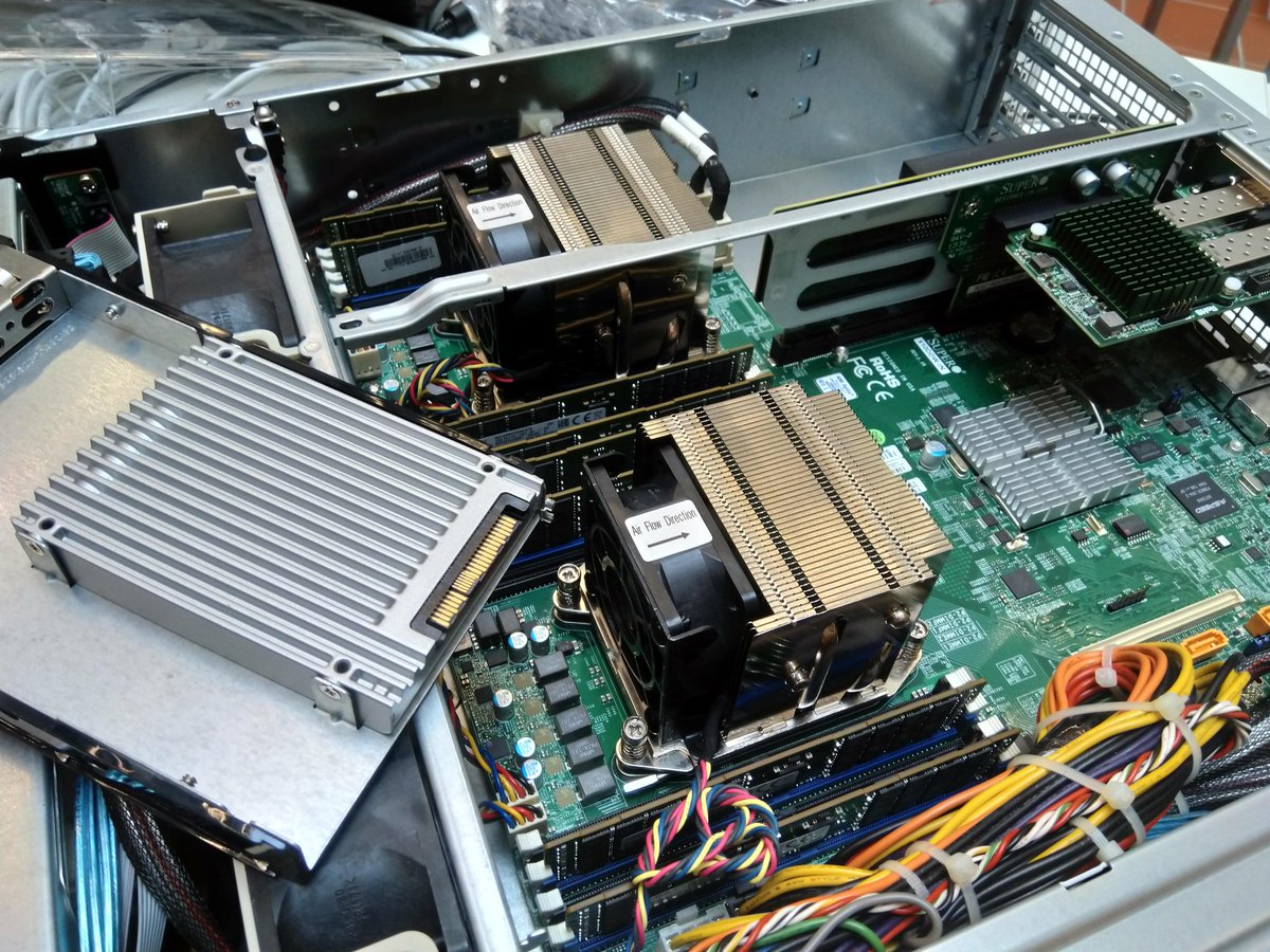 O víkendu nás můžete potkat na <a href="/LinuxDaysCZ/">LinuxDays</a> u našeho stánku. Probereme servery, Linux, datacentra i další témata. Přijďte v sobotu nebo v neděli na #LinuxDays.