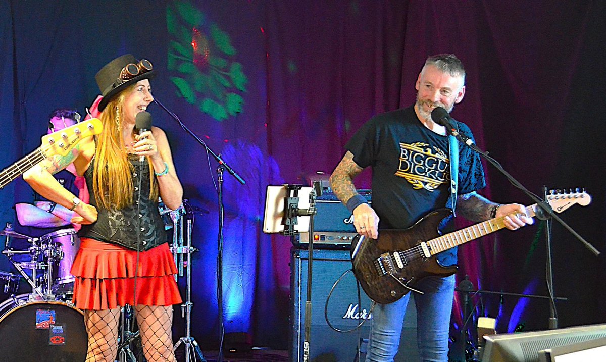 HarryGrowler's tweet image. Cool pic of me n wifey doing what we do 😊