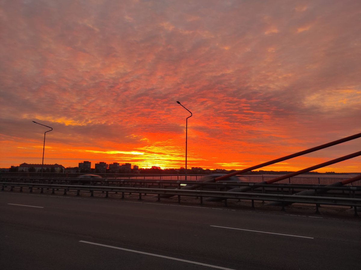 Ak, šie skaistie rudens rīti! 😍
P.s. Mamma atsūtīja pa ceļam uz darbu! ❤️
#autumn2024