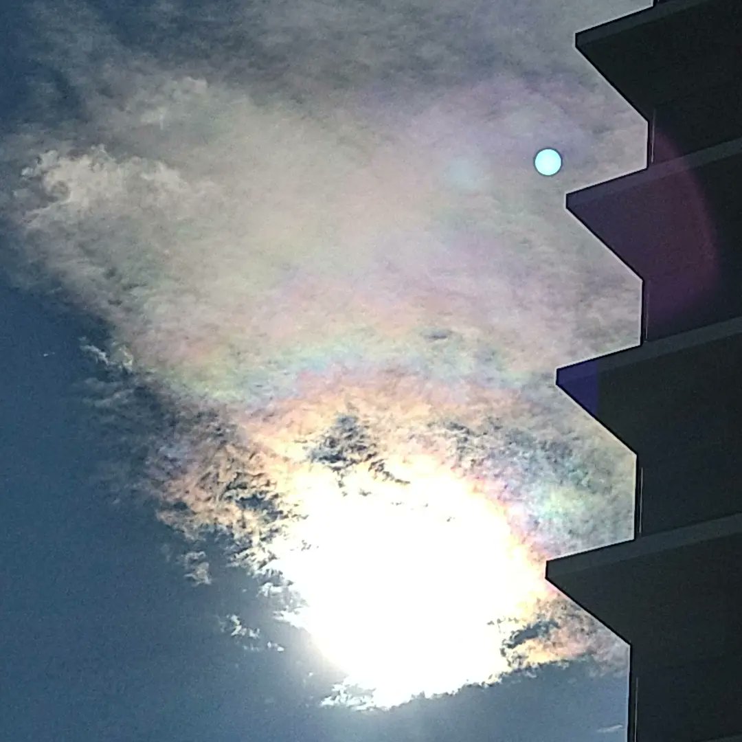 MiyabiTensei's tweet photo. 彩雲って癒やされる🌈
#イマソラ #彩雲 #虹��� #占い師 #天惺雅 #九星気学 #タロット #ルーン占術 #オラクルカード #占の城千夜物語 #近鉄パッセ10F https://t.co/W7yyDsZpzp