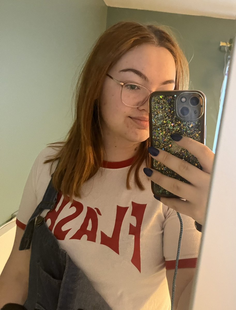 Jessie76castle's tweet photo. I have uni in the morning so it looks like concert outfit all day!! So excited @mcflymusic #mcfly #mcflyo2 https://t.co/wY13E7r1O5